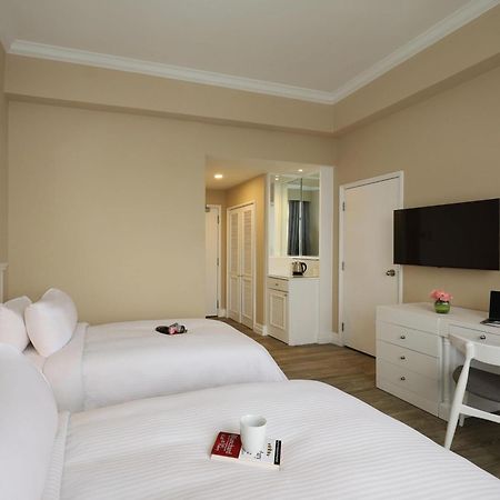 Berjaya Penang Hotel Джордж Таун Екстериор снимка