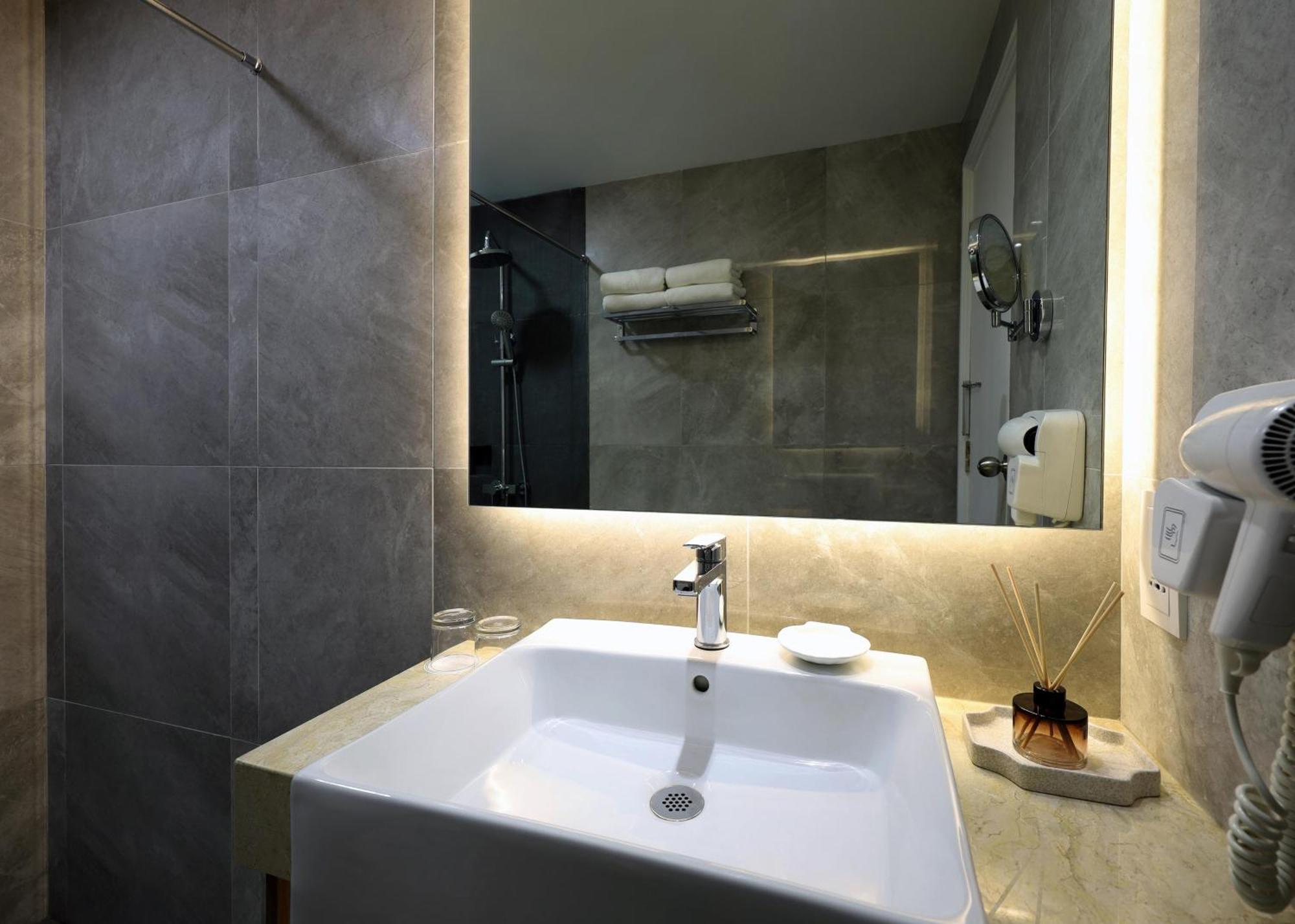 Berjaya Penang Hotel Джордж Таун Екстериор снимка