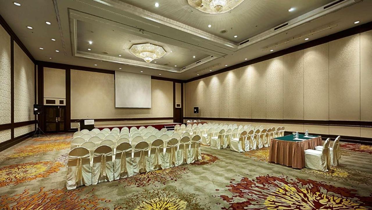 Berjaya Penang Hotel Джордж Таун Екстериор снимка