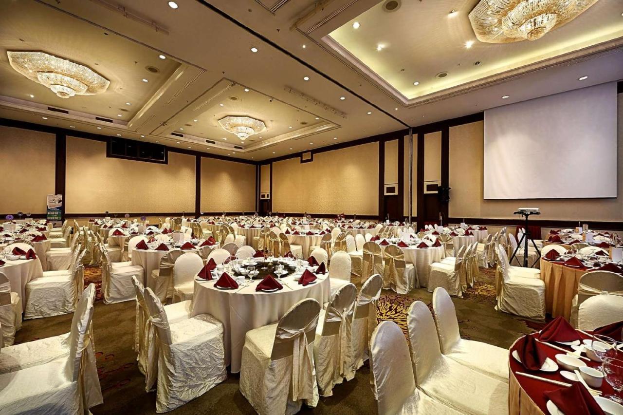 Berjaya Penang Hotel Джордж Таун Екстериор снимка